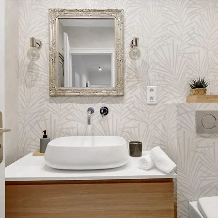 Bnbnova - 2br 2ba - Champs-elysees & Arc De Triomphe Apartmán *